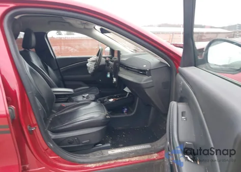 2021 Ford Mustang Mach-E Premium z USA, uszkodzony, nr VIN 3FMTK3SS3MMA57296